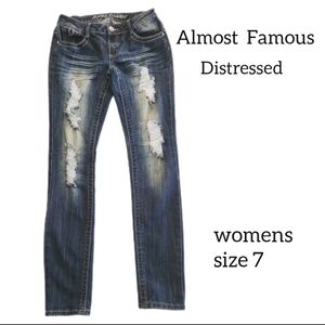 ALMOST FAMOUS DISTRESSED WOMENS JEANS SIZE 7
